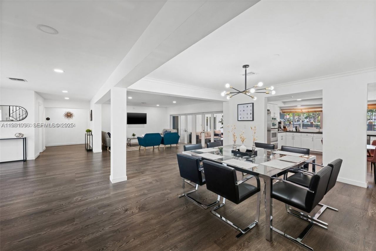 413 Holiday, Hallandale Beach, FL 33009 Photo