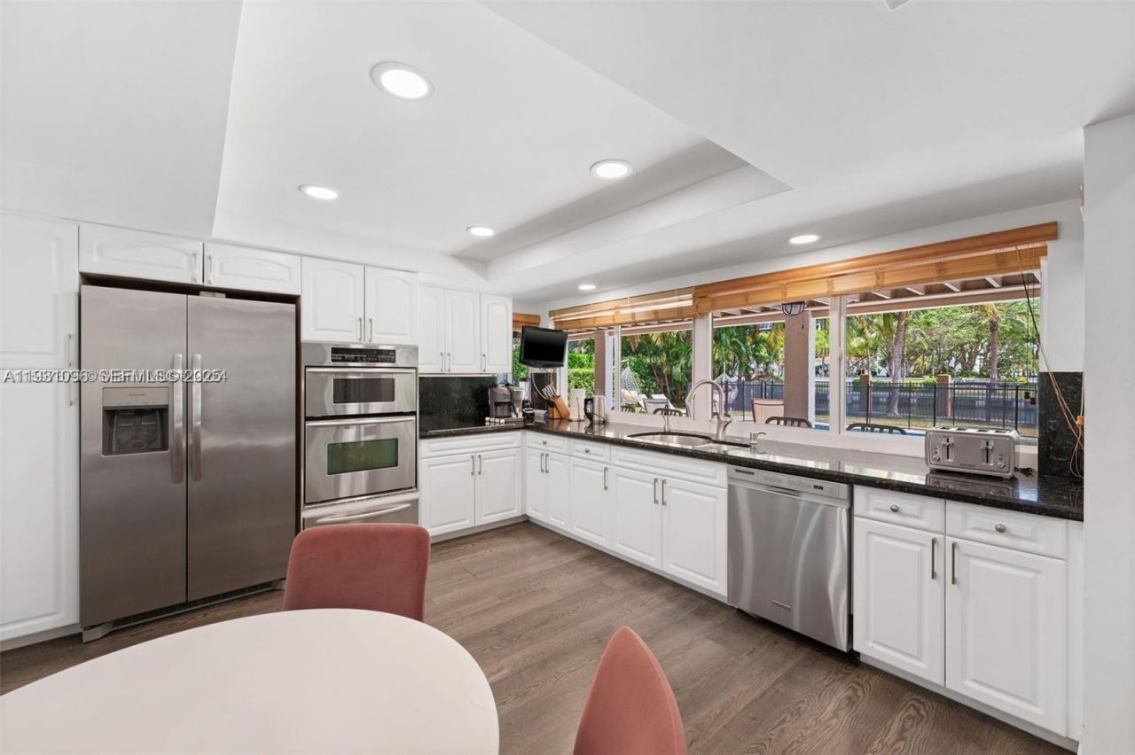 413 Holiday, Hallandale Beach, FL 33009 Photo