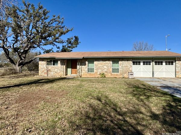 190 Gunther, Pipe Creek, TX 78063