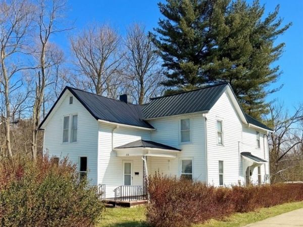 438 N 10th Street, Coshocton, OH 43812