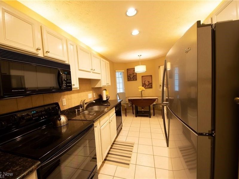 2042 W Reserve Circle, Avon, OH 44011 Photo 7