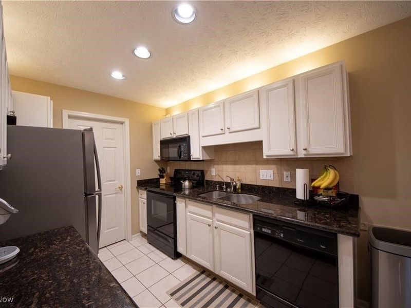 2042 W Reserve Circle, Avon, OH 44011 Photo 8