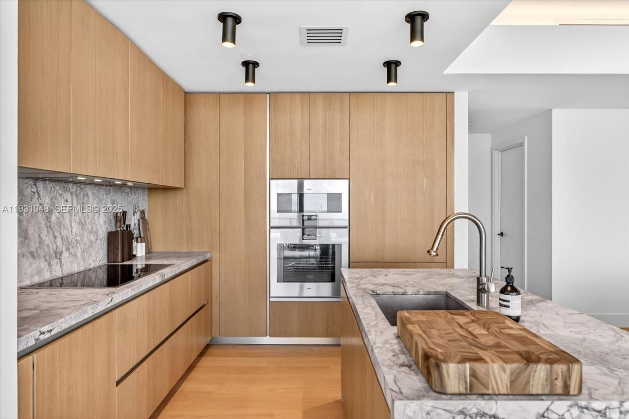 501 West Ave, Unit 3405, Miami Beach, FL 33139 Photo