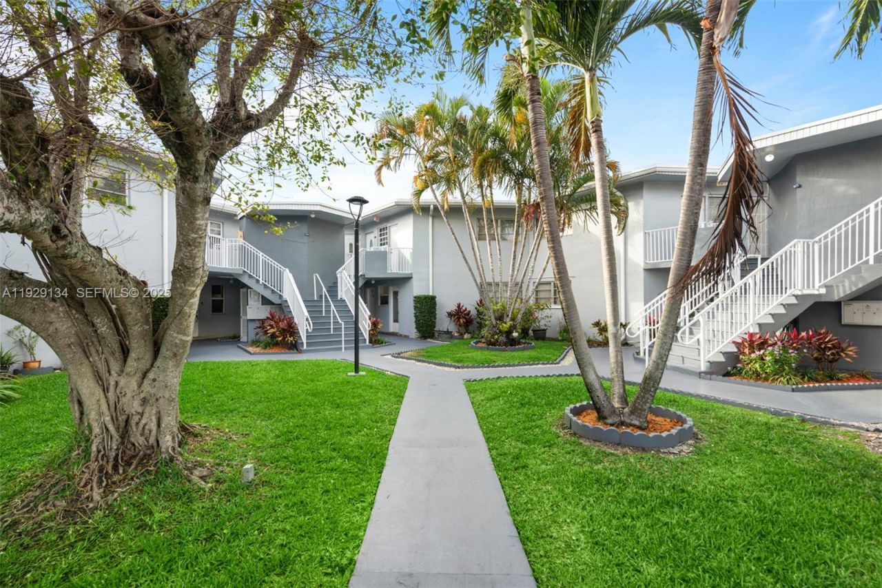 1667 NE Miami Gardens Dr , Unit 145, Miami, FL 33179 Photo