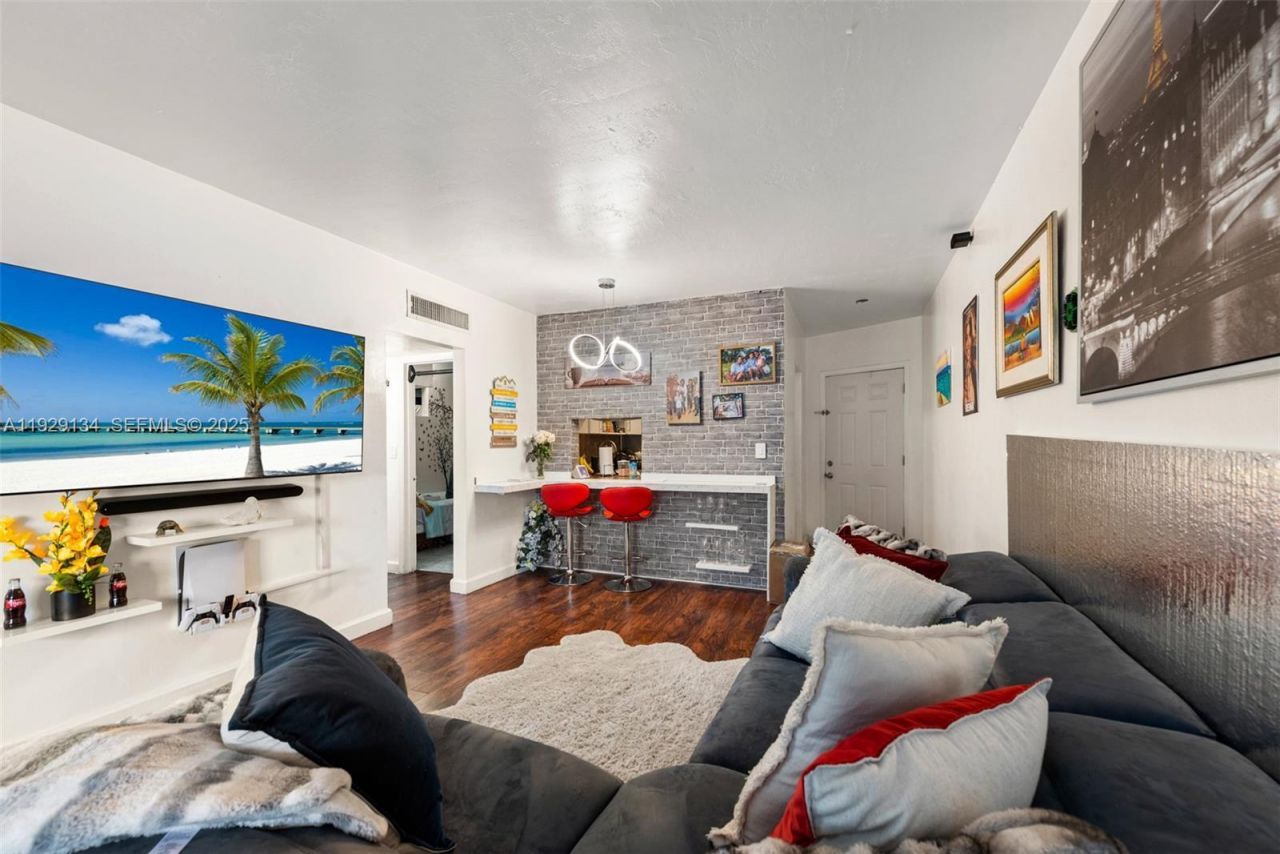 1667 NE Miami Gardens Dr , Unit 145, Miami, FL 33179 Photo