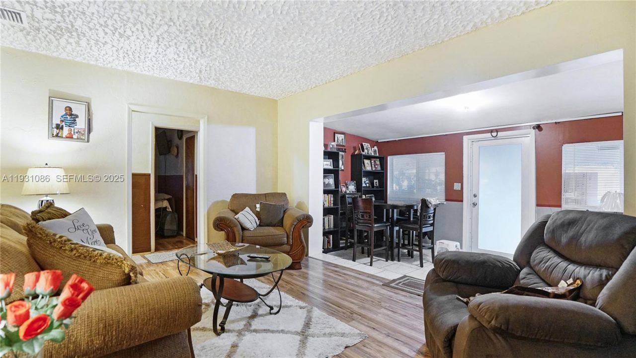 2615 NW 114th St, Miami, FL 33167 Photo