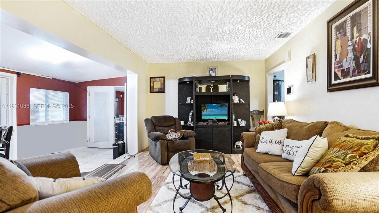 2615 NW 114th St, Miami, FL 33167 Photo