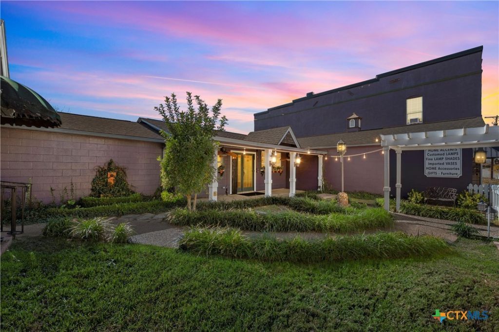 103-105 E Center Street, Lorena, TX 76655 Main Photo