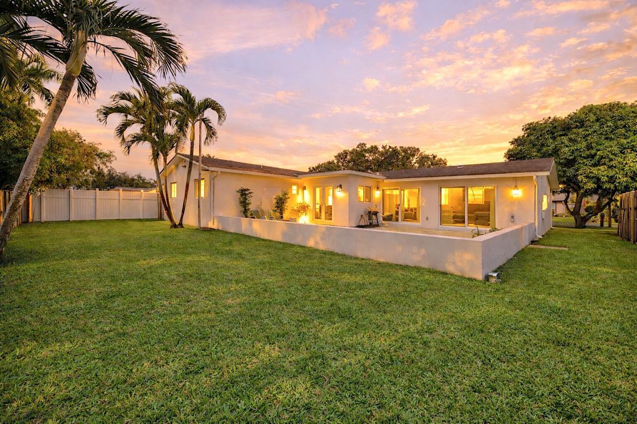 8820 NW 4th Street, Pembroke Pines, FL 33024 Photo