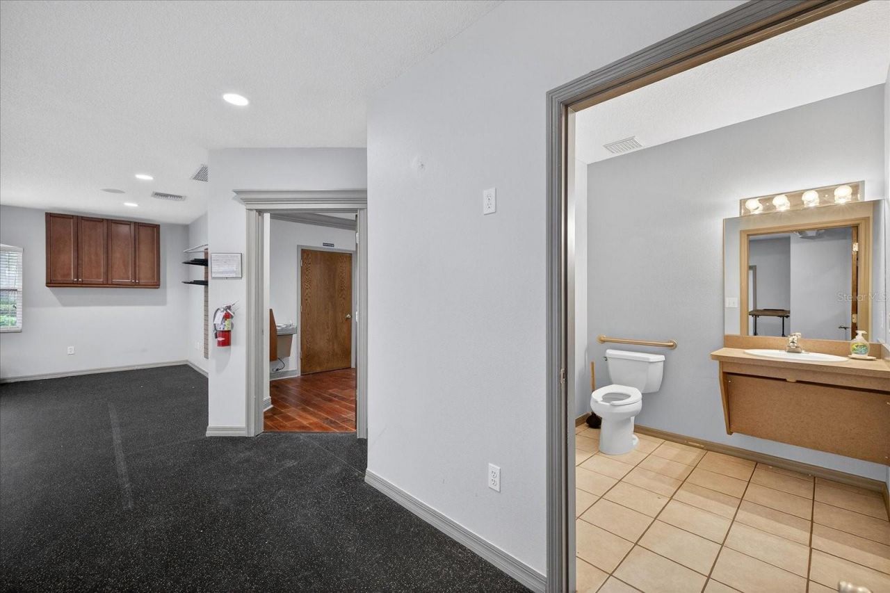 2901 Busch Lake Boulevard, Tampa, FL 33614 Photo