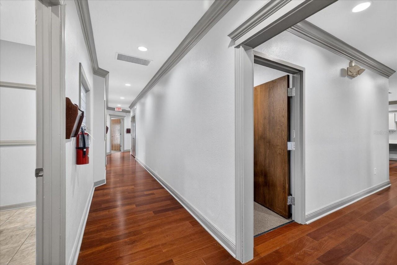 2901 Busch Lake Boulevard, Tampa, FL 33614 Photo