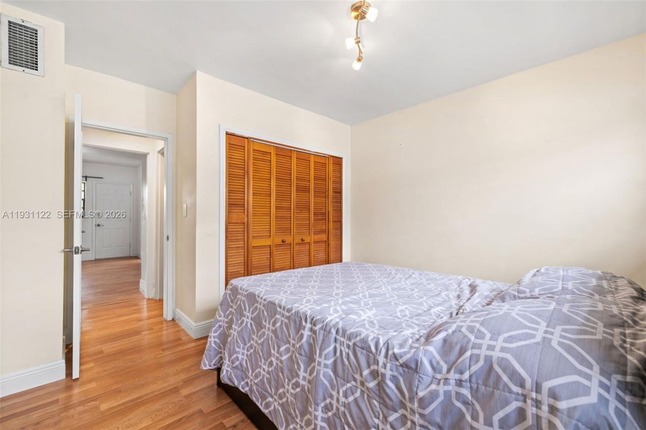 7270 Gary Ave, Miami Beach, FL 33141 Photo