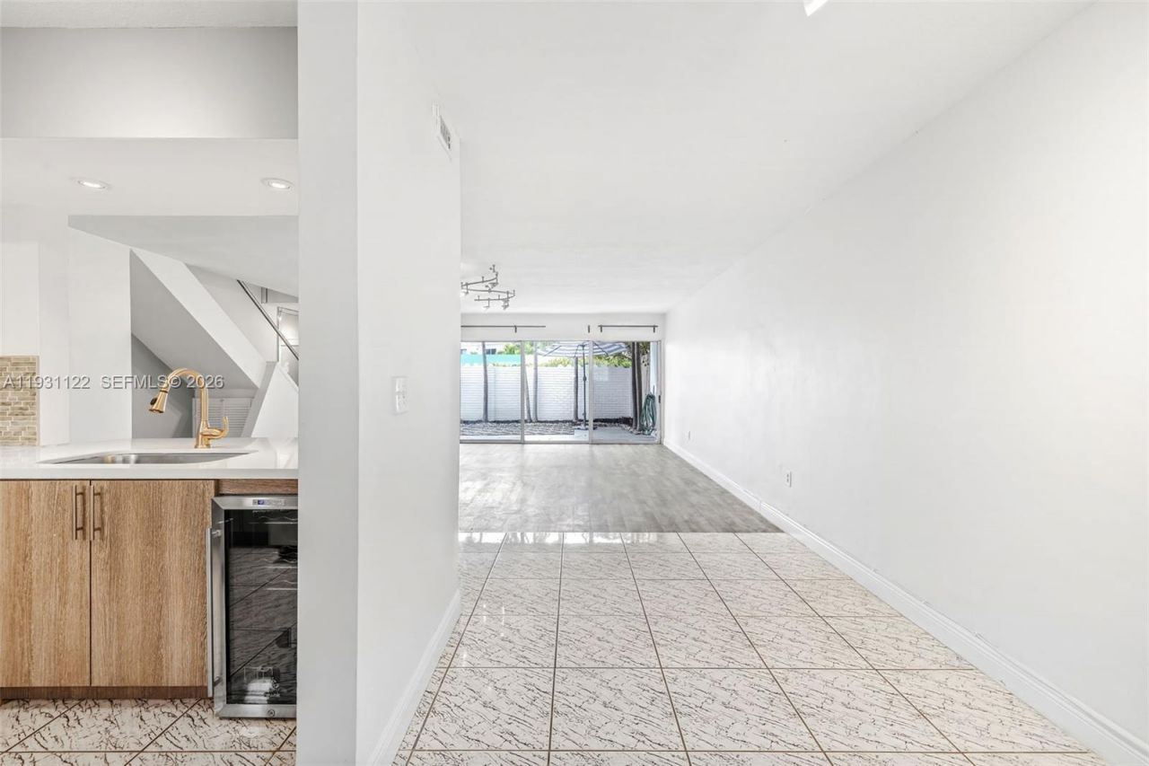 7270 Gary Ave, Miami Beach, FL 33141 Photo