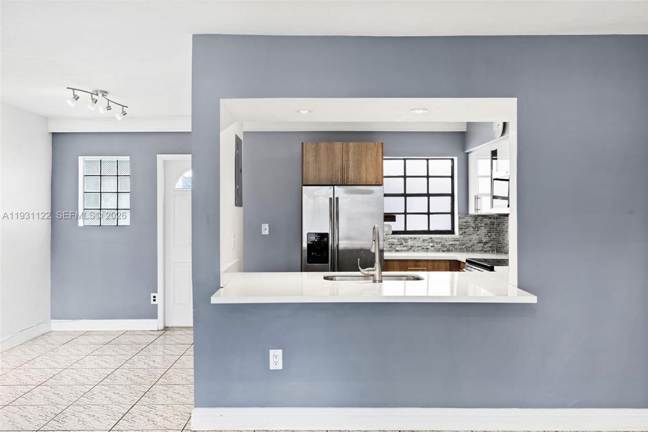 7270 Gary Ave, Miami Beach, FL 33141 Photo