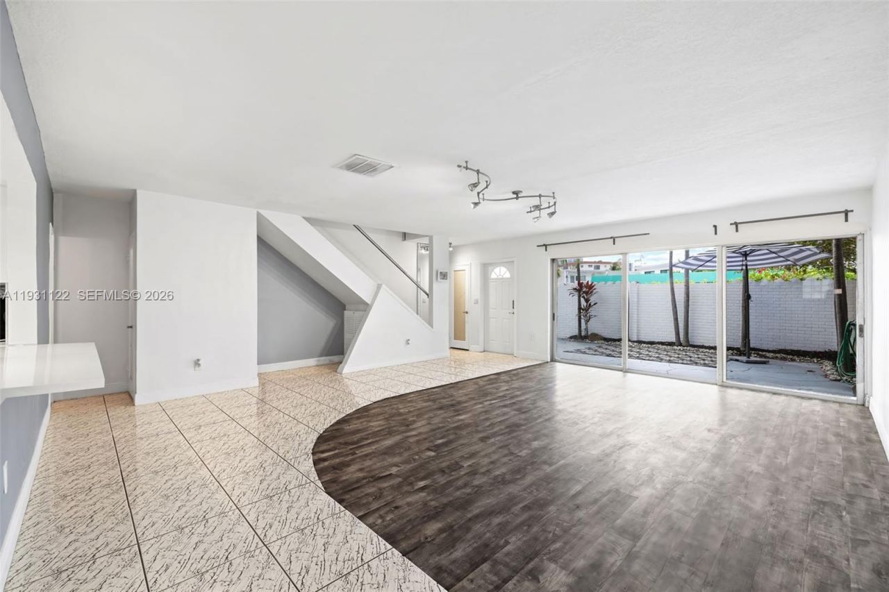 7270 Gary Ave, Miami Beach, FL 33141 Photo