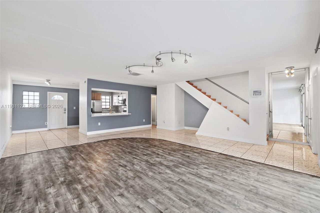 7270 Gary Ave, Miami Beach, FL 33141 Photo