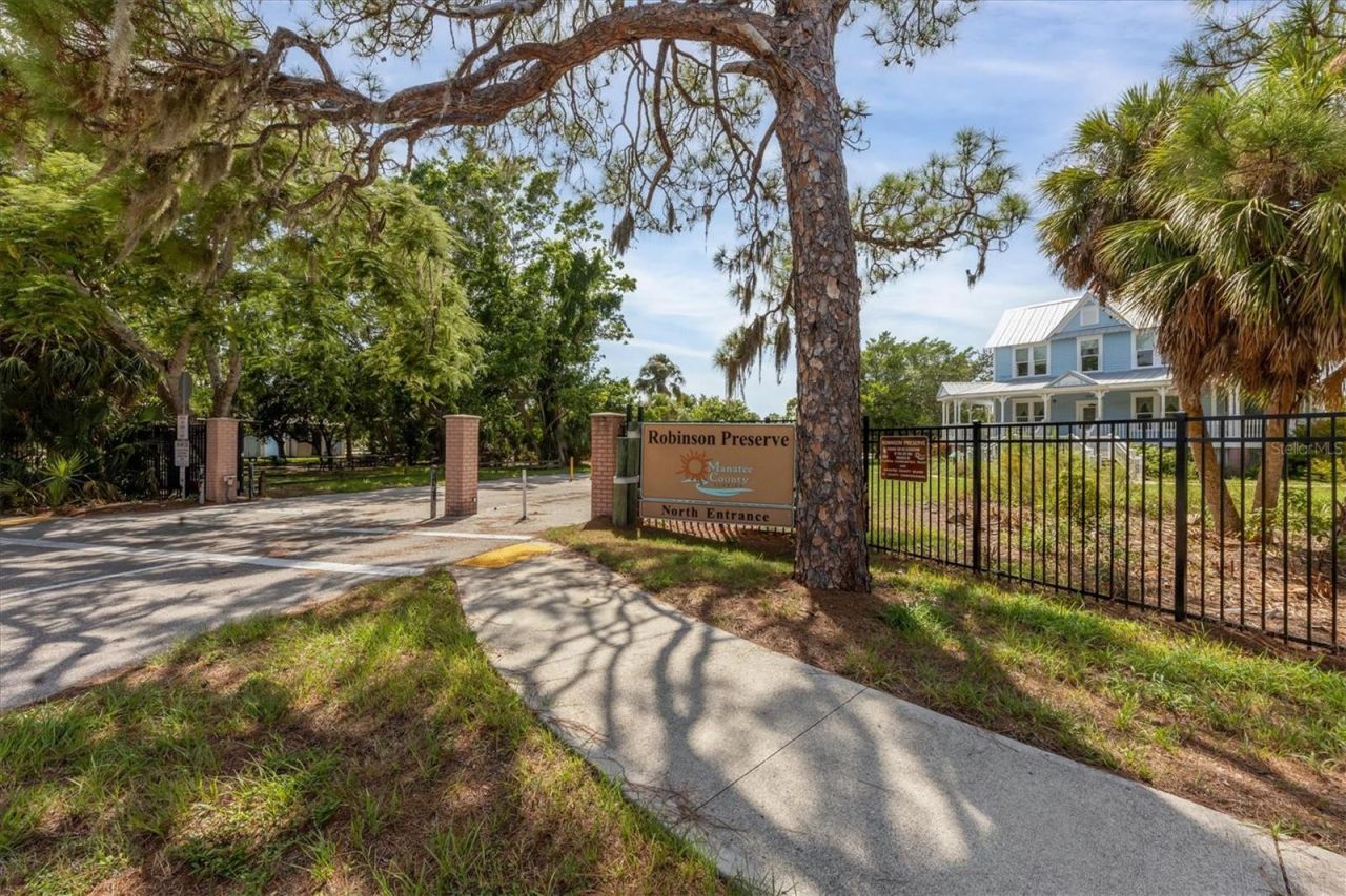 2105 39th Street W, Bradenton, FL 34205 Photo