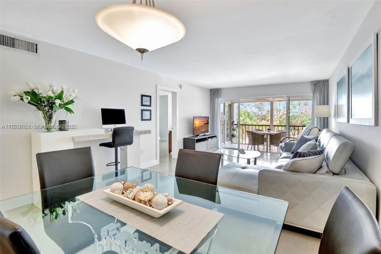 3930 Inverrary Blvd, Unit 405-D, Lauderhill, FL 33319 Photo