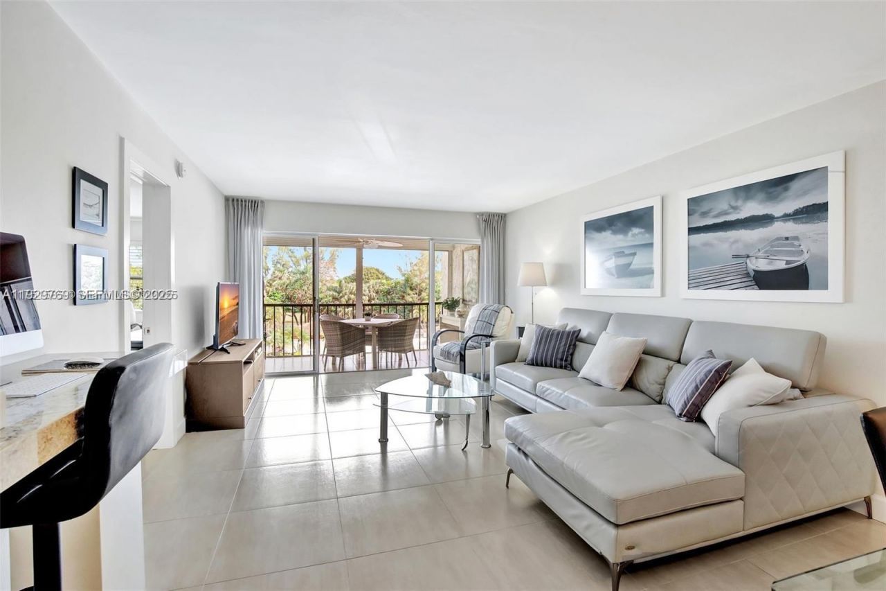 3930 Inverrary Blvd, Unit 405-D, Lauderhill, FL 33319 Photo