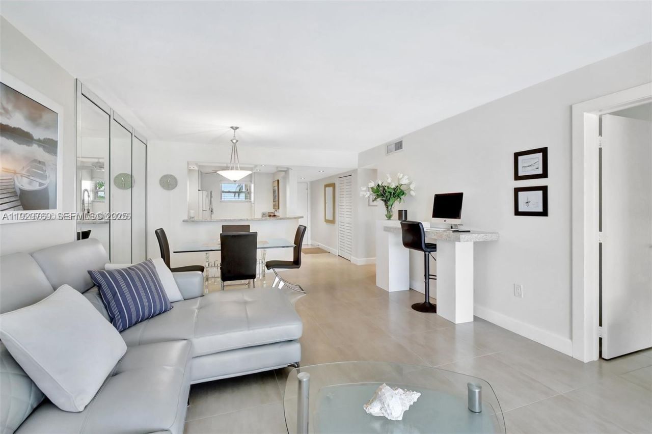 3930 Inverrary Blvd, Unit 405-D, Lauderhill, FL 33319 Photo