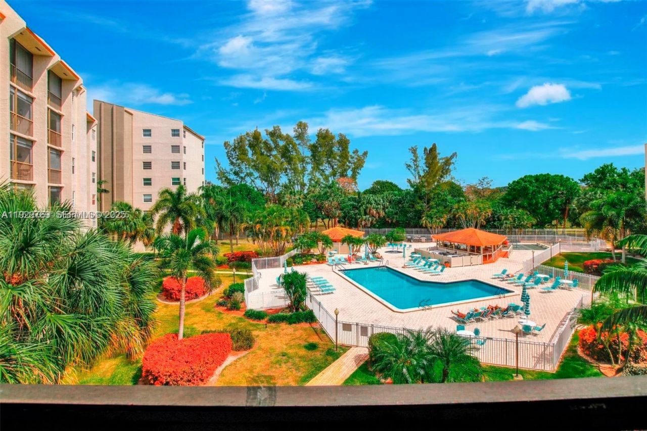 3930 Inverrary Blvd, Unit 405-D, Lauderhill, FL 33319 Photo