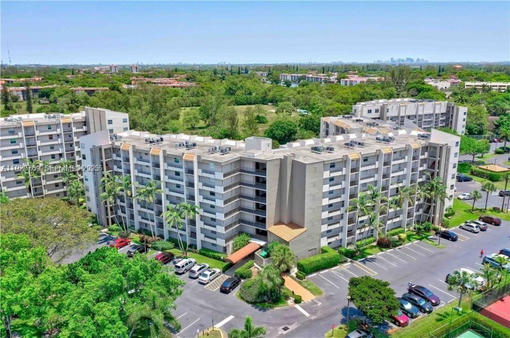 3930 Inverrary Blvd, Unit 405-D, Lauderhill, FL 33319 Photo