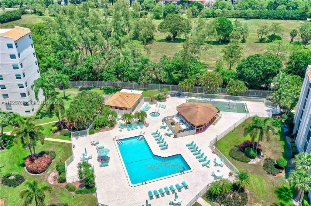 3930 Inverrary Blvd, Unit 405-D, Lauderhill, FL 33319 Photo