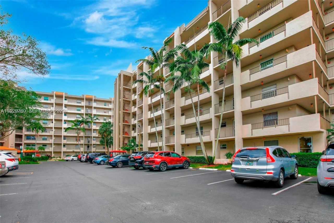 3930 Inverrary Blvd, Unit 405-D, Lauderhill, FL 33319 Photo