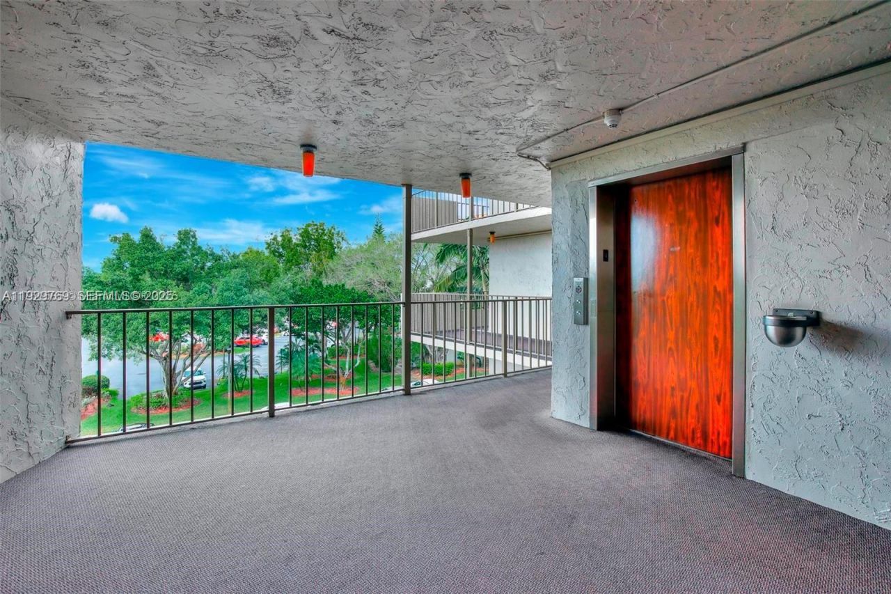 3930 Inverrary Blvd, Unit 405-D, Lauderhill, FL 33319 Photo