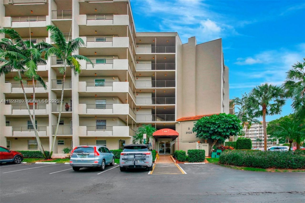 3930 Inverrary Blvd, Unit 405-D, Lauderhill, FL 33319 Photo