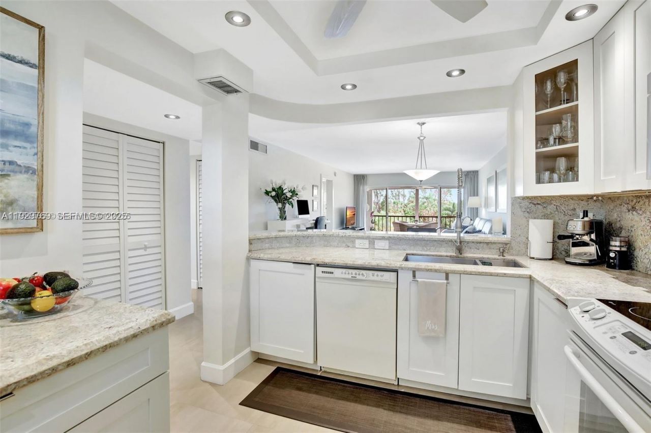 3930 Inverrary Blvd, Unit 405-D, Lauderhill, FL 33319 Photo