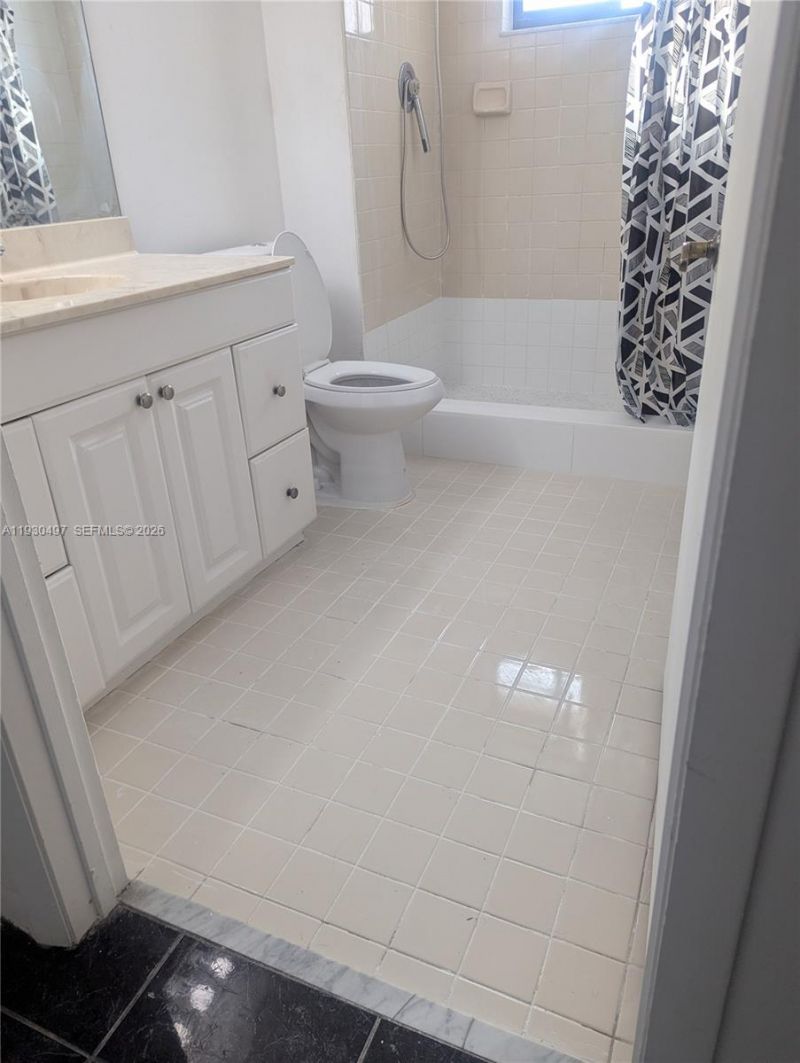 601 Ives Dairy Rd, Unit 405-8, Miami, FL 33179 Photo