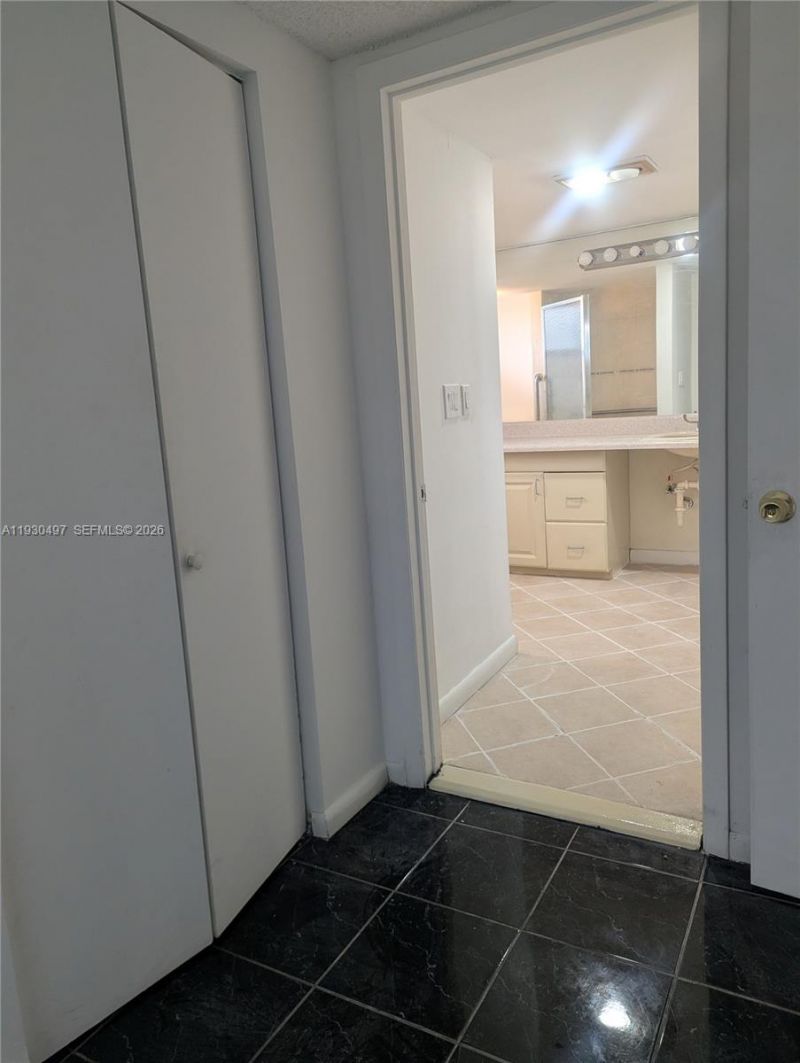 601 Ives Dairy Rd, Unit 405-8, Miami, FL 33179 Photo