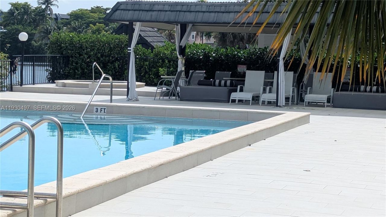 601 Ives Dairy Rd, Unit 405-8, Miami, FL 33179 Photo