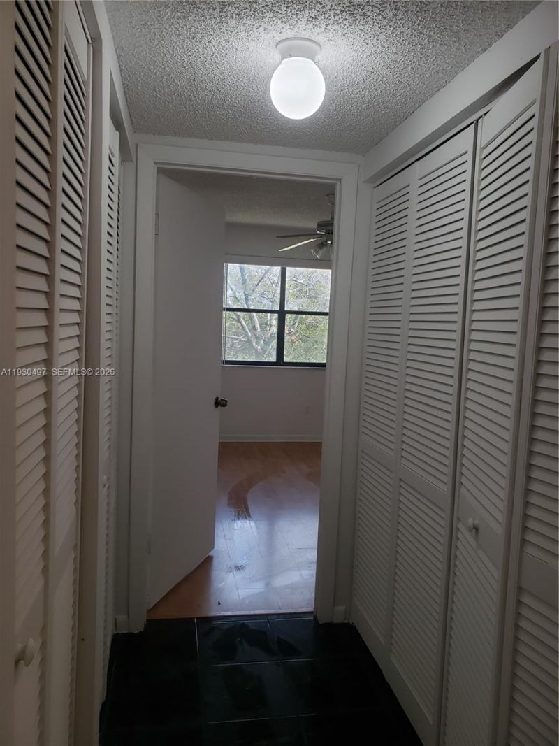 601 Ives Dairy Rd, Unit 405-8, Miami, FL 33179 Photo