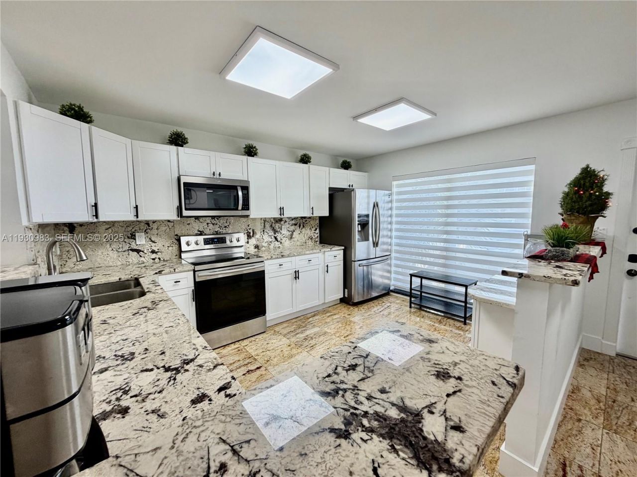 934 NE 27th Ave, Hallandale Beach, FL 33009 Photo