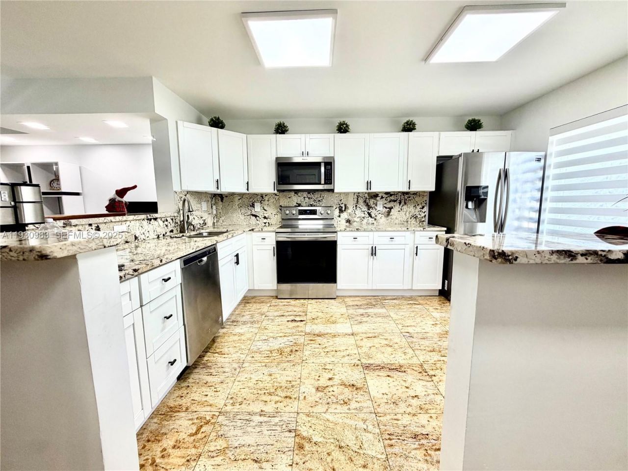 934 NE 27th Ave, Hallandale Beach, FL 33009 Photo