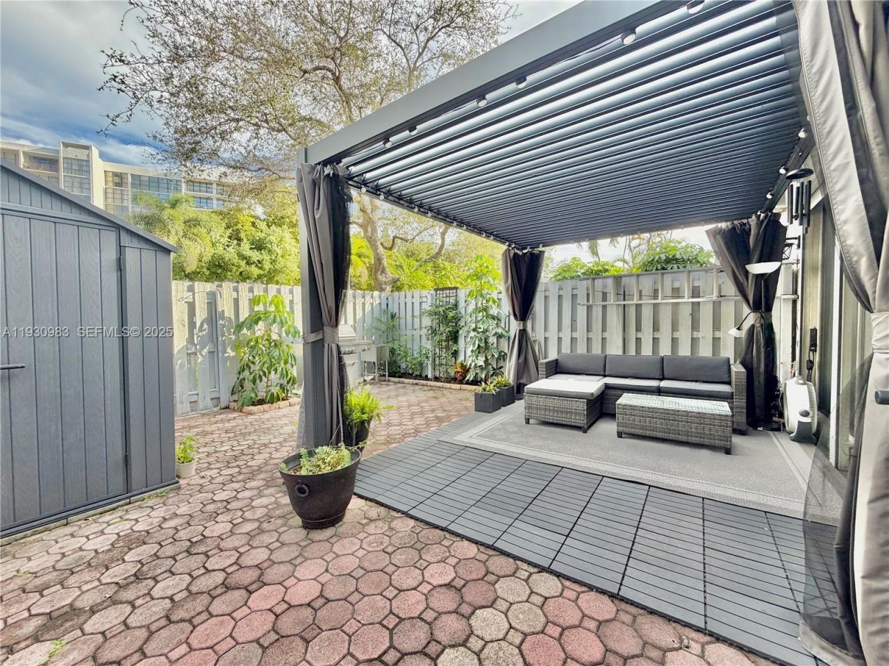 934 NE 27th Ave, Hallandale Beach, FL 33009 Photo