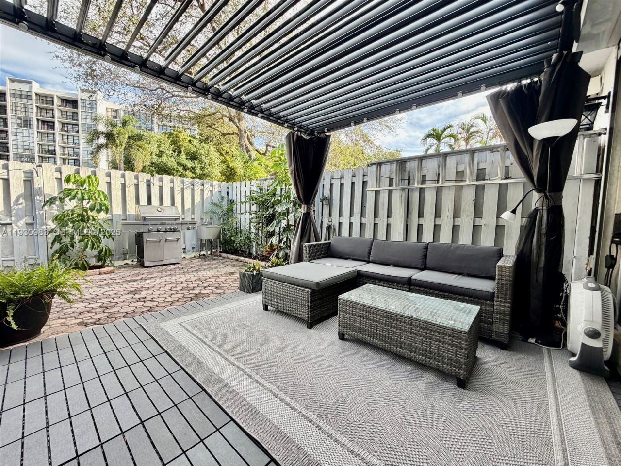 934 NE 27th Ave, Hallandale Beach, FL 33009 Photo