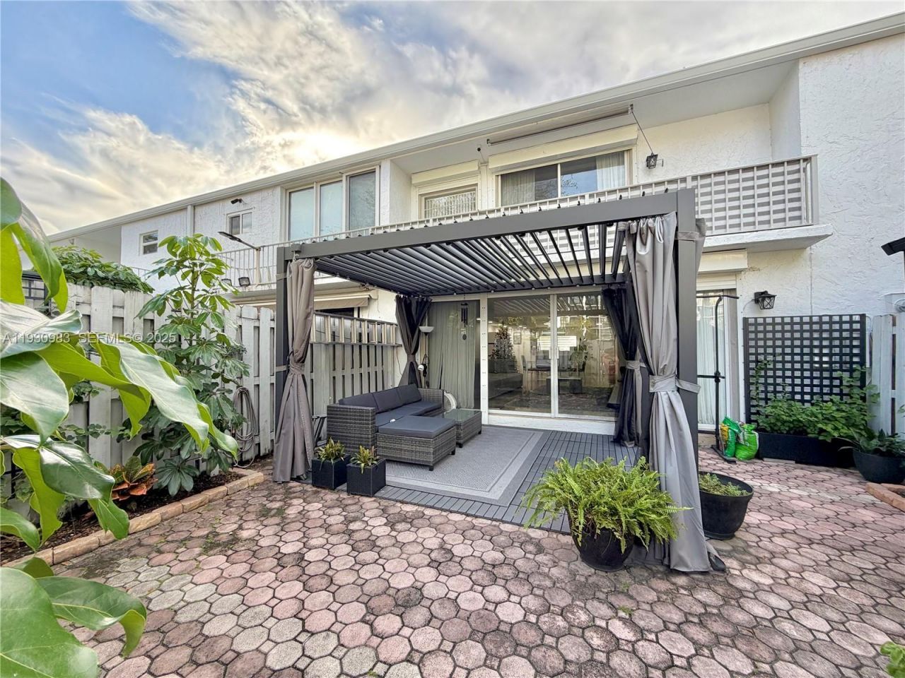 934 NE 27th Ave, Hallandale Beach, FL 33009 Photo