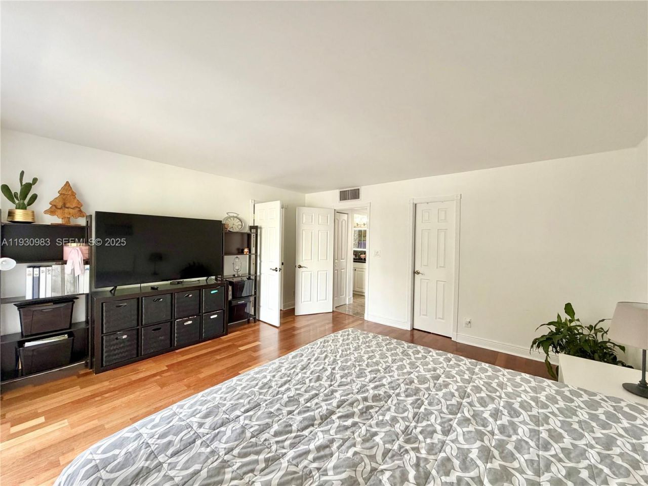 934 NE 27th Ave, Hallandale Beach, FL 33009 Photo