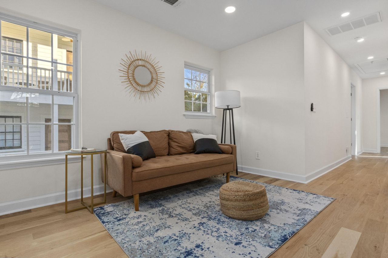 405 Sumter Street Photo 9