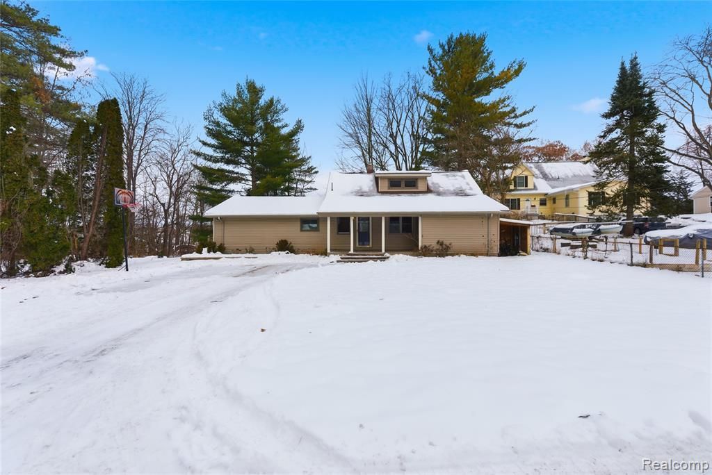 6290 Briggs Lake Drive, Brighton, MI 48116 Main Photo
