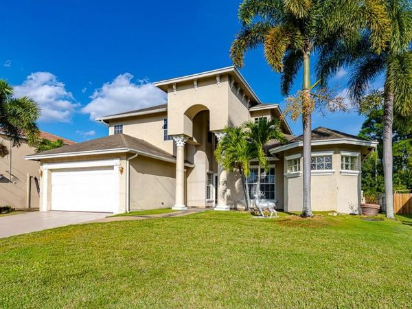 2081 SW BAYSHORE BOULEVARD, PORT ST LUCIE, FL 34984