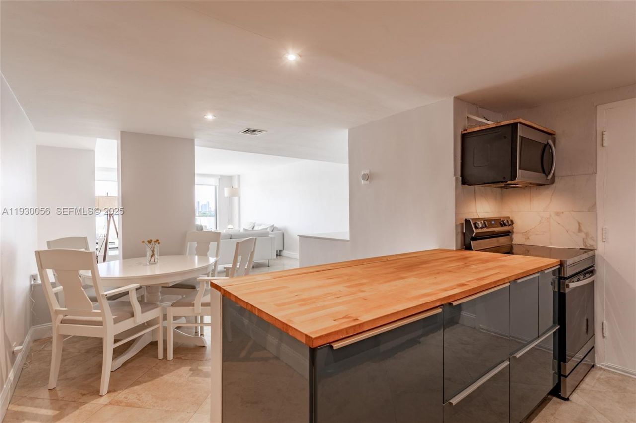 1200 West Ave, Unit 526, Miami Beach, FL 33139 Photo