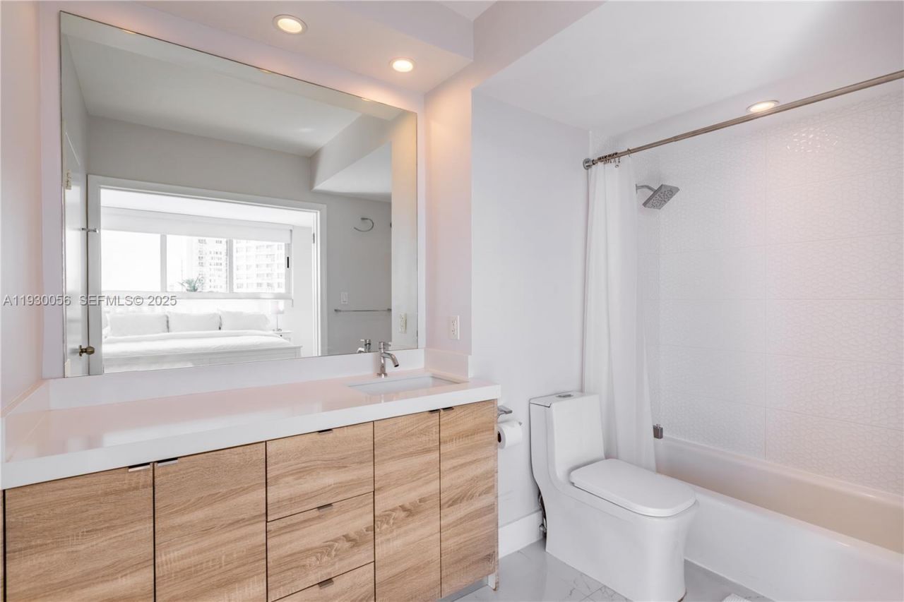 1200 West Ave, Unit 526, Miami Beach, FL 33139 Photo