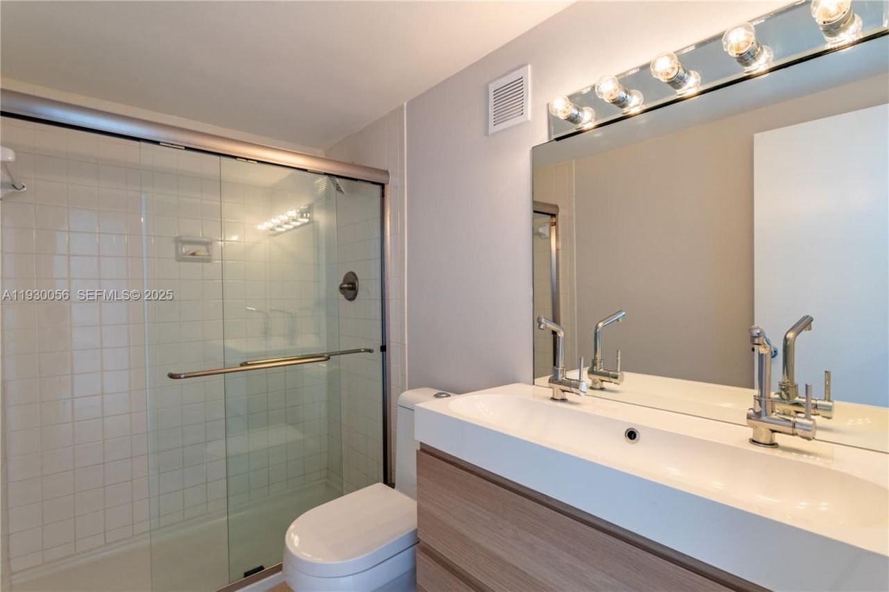 1200 West Ave, Unit 526, Miami Beach, FL 33139 Photo