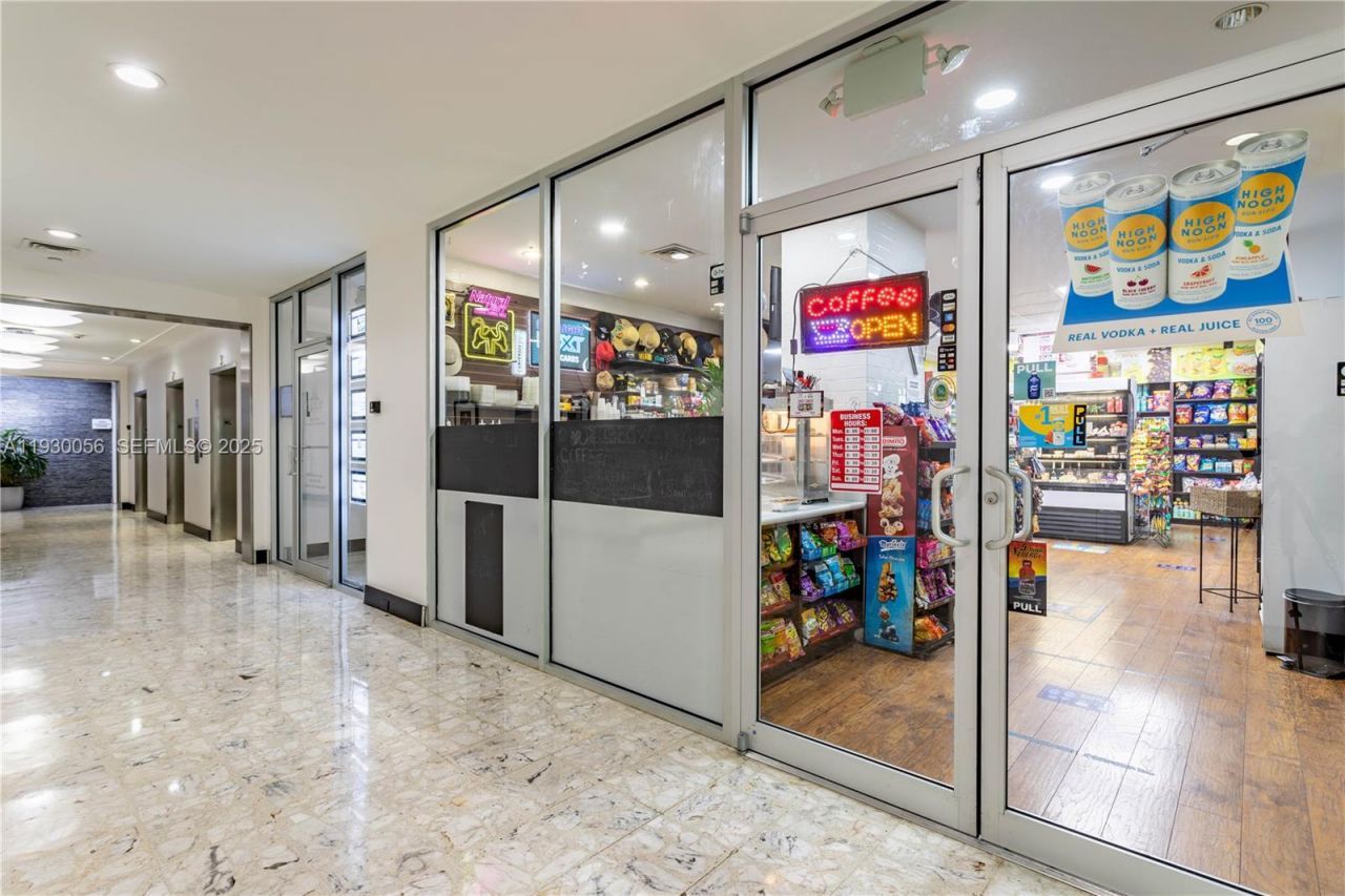 1200 West Ave, Unit 526, Miami Beach, FL 33139 Photo
