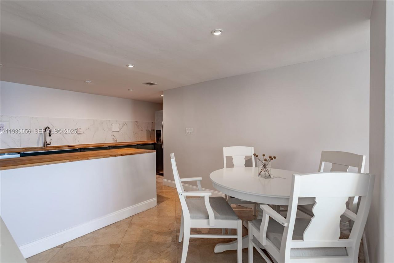 1200 West Ave, Unit 526, Miami Beach, FL 33139 Photo