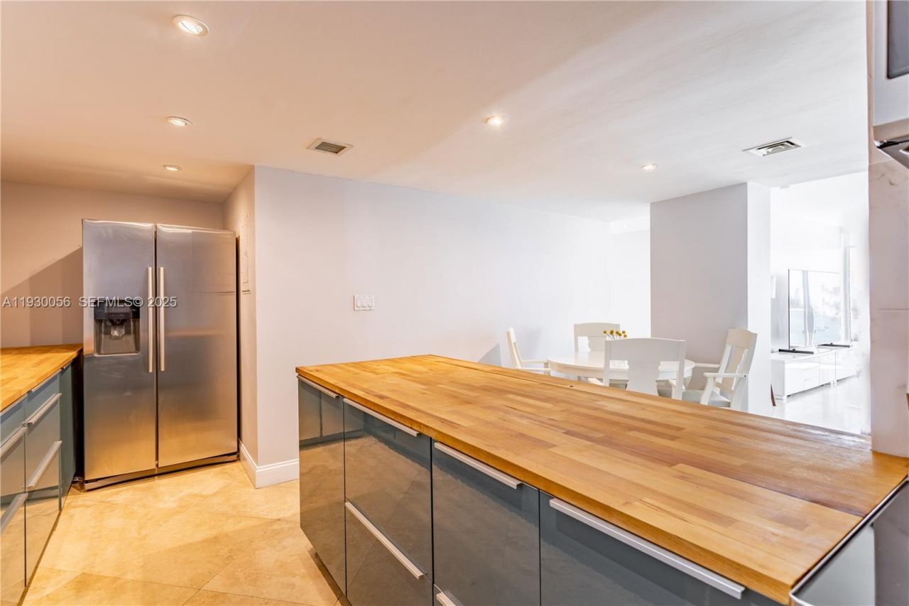1200 West Ave, Unit 526, Miami Beach, FL 33139 Photo